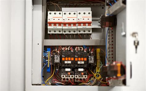 main power distribution box 